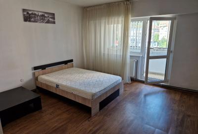 Garsonieră decomandată, mobilată în Județean