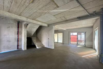 Casă cu 7 camere cu Canalizare în Central - 1