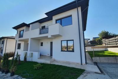 Duplex cu 4 camere cu Canalizare în Bucium - 1