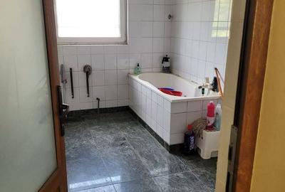 Casă cu 6 camere cu Canalizare în Central - 18