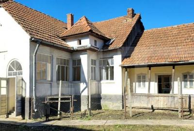 Casă cu 3 camere cu Teren 3900 Mp în Central