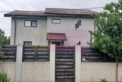 Sabareni, casa 2011, P+M 4 camere + dependinte, curte 500 mp - 2