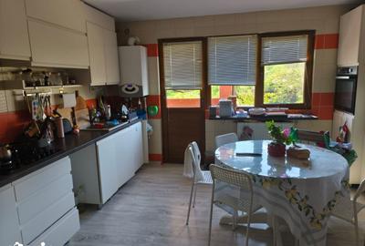 Casă cu 6 camere cu Teren 400 Mp în Podari - 8