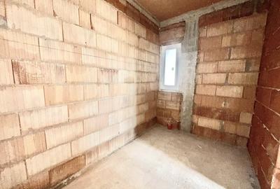 Duplex cu 4 camere cu Canalizare în Moșnița Nouă - 8