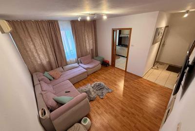 Apartament cu 3 camere decomandat în Dumbrăvița - 1