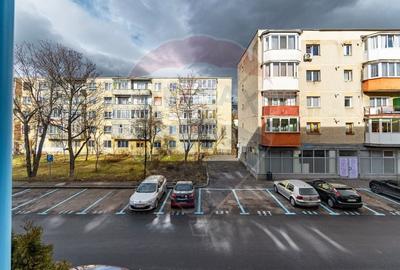 Apartament cu 2 camere decomandat, mobilat în Tractorul - 14