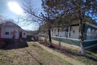 Casă cu 7 camere cu Teren 2171 Mp în Central