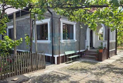Casă cu 5 camere cu Teren 653 Mp în Central - 2