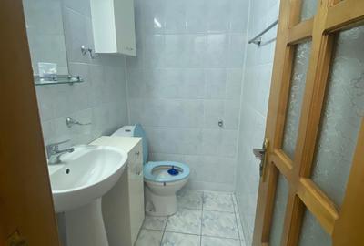 Centru - Aleea cu castani , 3 camere , 2 bai , etaj intermediar - 10