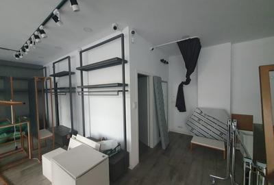 Spațiu comercial, de 93 mp, în Central - 3