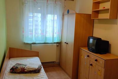 Apartament cu 3 camere semidecomandat în Central - 2