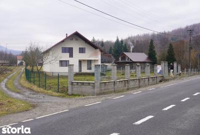 Casă cu 5 camere cu Teren 2688 Mp în Remeți - 1