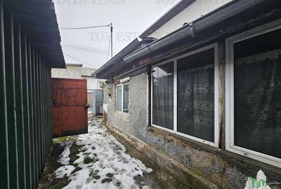 Teren intravilan+casa demolabila, dubla deschidere, 200 mp, toate utilitatile, P - 4