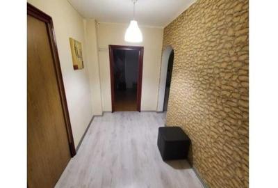 Apartament cu 4 camere decomandat în Nerva Traian