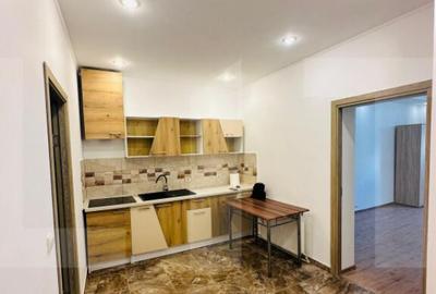 Apartament de vanzare, cu 3 camere, zona ultracentrala - 2