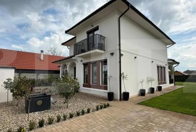 Casă cu 5 camere cu Teren 798 Mp în Central - 2