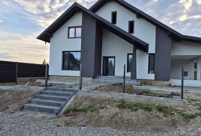 Casă cu 4 camere în Târgu Neamț - 4