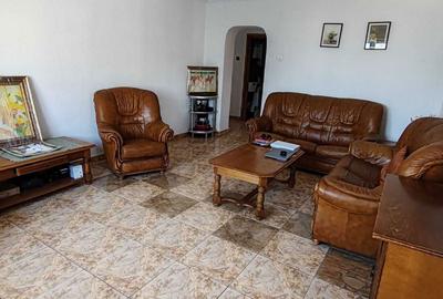 Apartament cu 4 camere decomandat, mobilat în Central