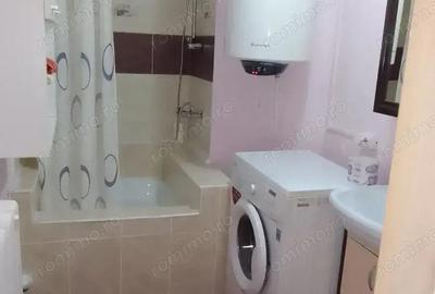 Garsonieră decomandată în Titan