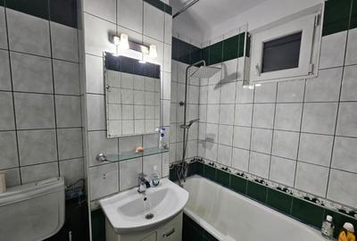 Apartament cu 3 camere decomandat în Piața Centrală