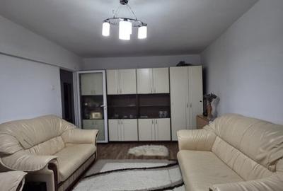 Apartament cu 3 camere decomandat, mobilat în Poarta 6 - 3