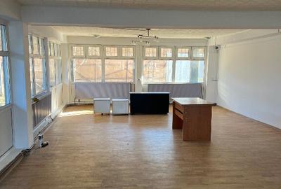 Casă cu 6 camere cu Canalizare în B-dul București - 6