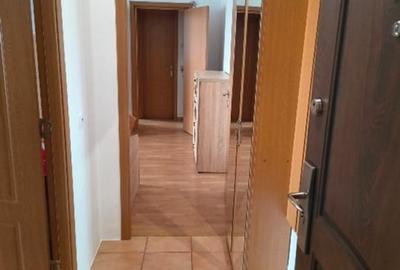 Apartament cu 2 camere semidecomandat, mobilat în Tractorul - 8