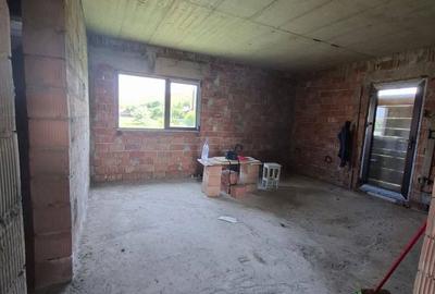 Casă cu 4 camere în Central - 1