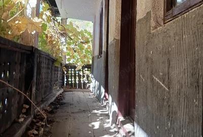 Casă cu Teren 200 Mp în Central - 2