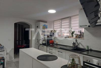 Apartament renovat complet 47 mp 3 camere str Tesatorilor Cisnadie - 11