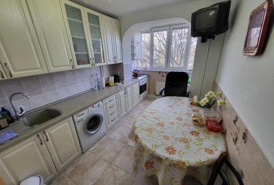 Apartament cu 3 camere decomandat în P-ța Victoriei - 3