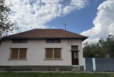 Casă cu 3 camere în Petroasa Mare - 2