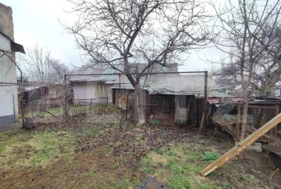 Casă cu 3 camere cu Teren 1500 Mp în Central - 1