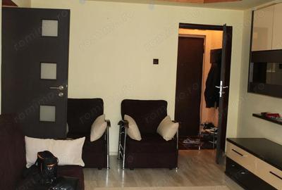 Apartament 3 camere, zona Ambasador, etaj 1 - 1