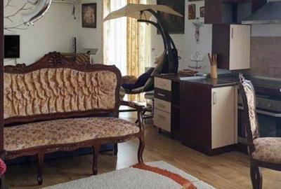 Casă individuală cu 10 camere în Scriitorilor - 12