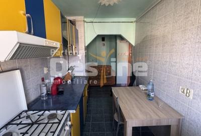 Apartament cu 2 camere decomandat, mobilat în Simeria