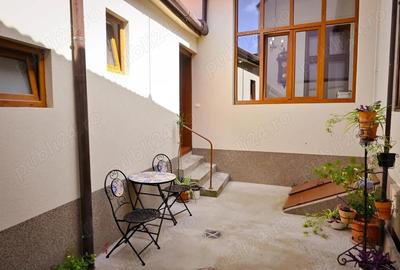 Apartament cu 3 camere decomandat în Central - 1