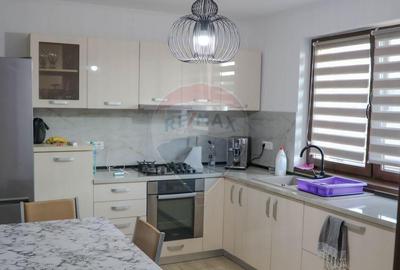 Casa cu 4 camere, de inchiriat in cartierul Tineretului - 20
