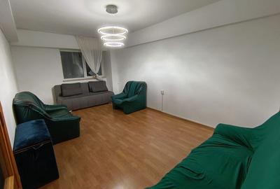 Apartament cu 3 camere decomandat în Calea București