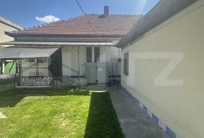 Doua case de vanzare cu 3 camere 120mp, intr-o curte de 536mp teren, zona 14 MAI - 7