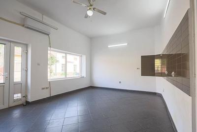 Locație excelentă: Spațiu comercial  Reprezentanță sau Închiriere. - 3