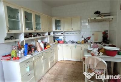 Casă cu 6 camere cu Teren 265 Mp în Central - 9