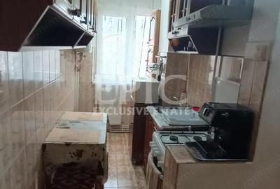Apartament cu 3 camere semidecomandat în Central - 1