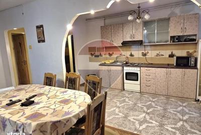 Apartament cu 4 camere decomandat în Central