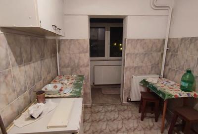 Apartament trei camere, decomandat, balcon, etaj 4 din 10, Narcisa - 18