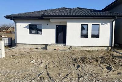 Casă cu 4 camere cu Teren 450 Mp în Odoreu