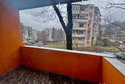 Apartament cu 2 camere decomandat în Tudor