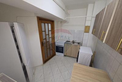 Garsoniera parter, strada 8 Martie - 4