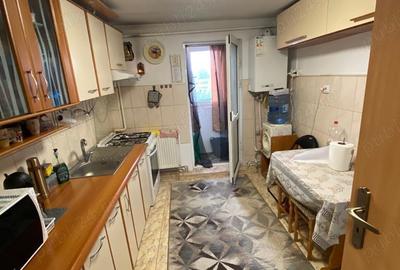 Apartament cu 3 camere decomandat în Podu Roș - 5