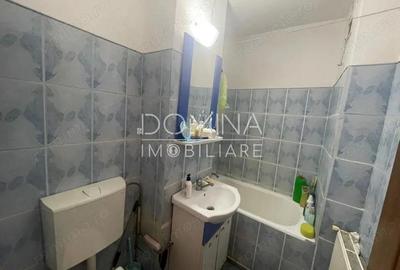 Vanzare apartament 3 camere, etaj 3, situat in Targu Jiu, strada Slt. Ion Fota - 1